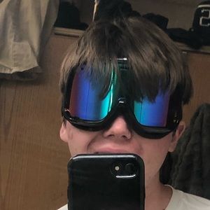 Meet your Posher, Maxwell